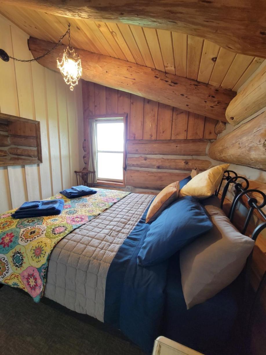 Firefly Creek Lodge Livonia Bagian luar foto