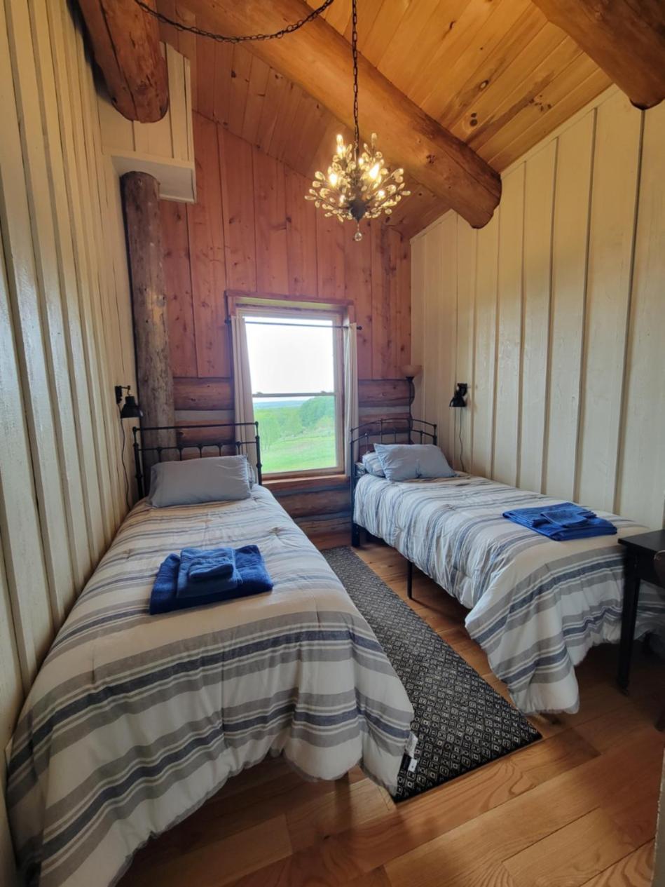 Firefly Creek Lodge Livonia Bagian luar foto